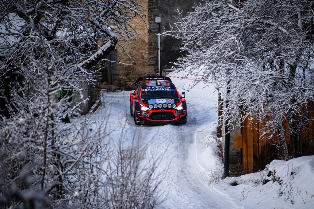 Loubet/Landais - Hyundai i20 WRC  © Olivier Caenen